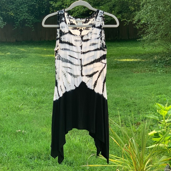 WD.NY Flowy Asymmetrical Black & White Tie dye Rayon Blend Tank top Size Medium - Picture 13 of 13
